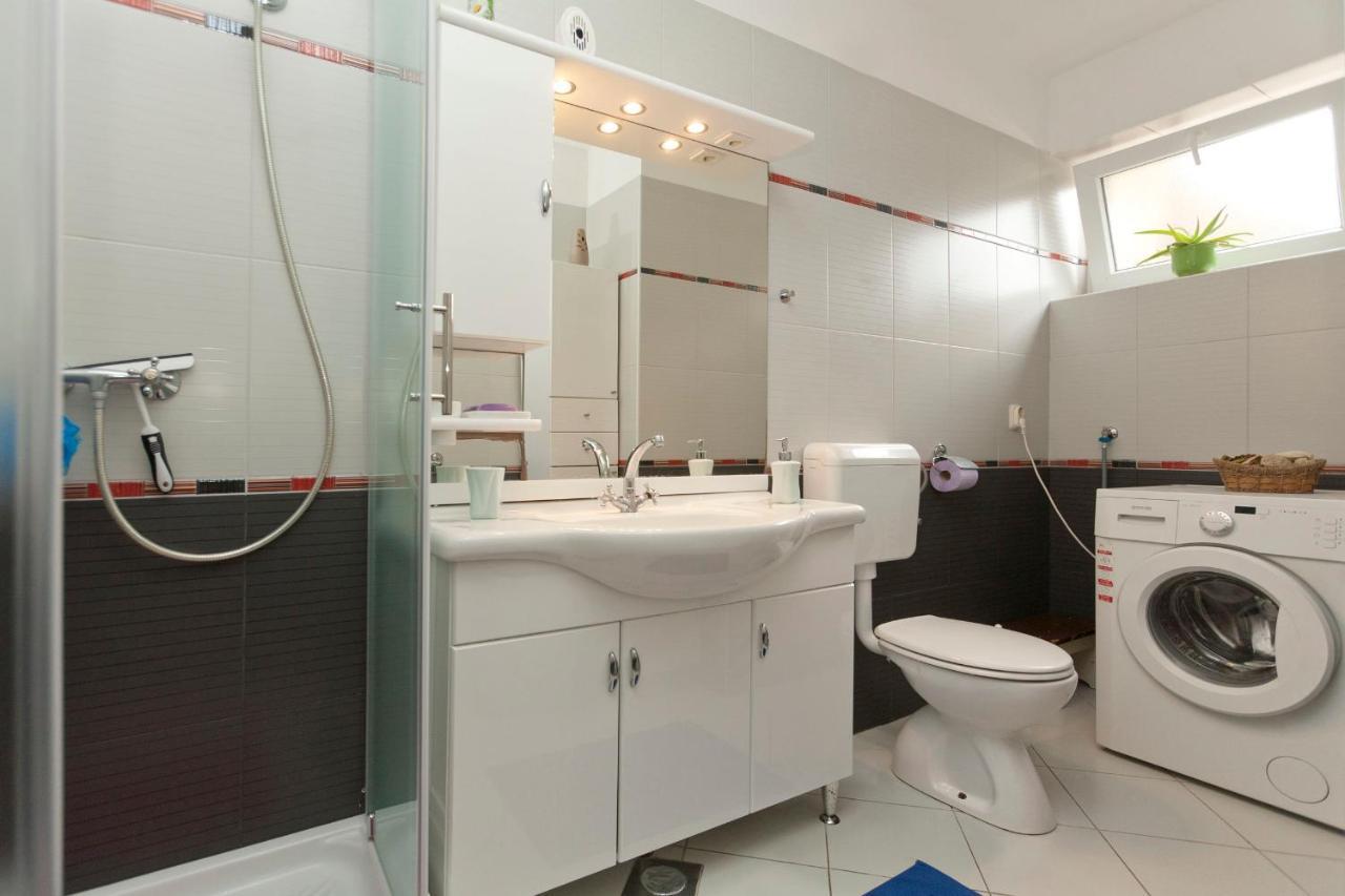 Apartman Nade พูลา ภายนอก รูปภาพ